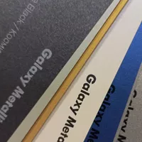 Блестящая разноцветная бумага